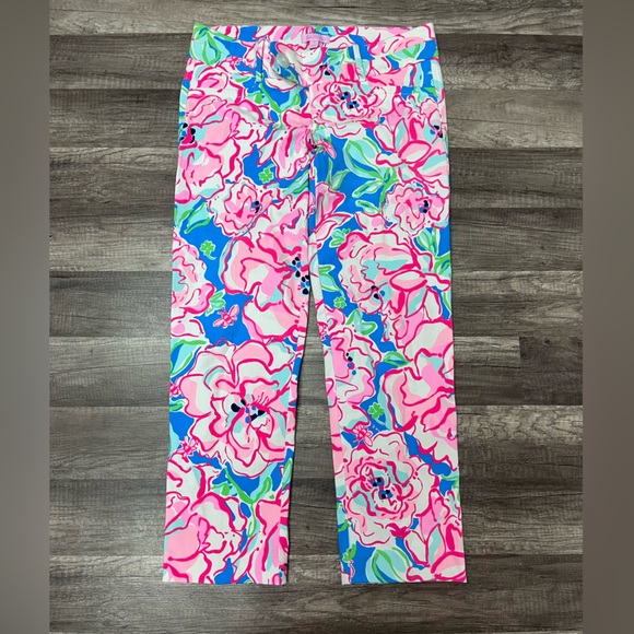 Lilly Pulitzer 6 Luxury Capri Flutter Blue Lucky Charm Floral Print Pants - Picture 2 of 8
